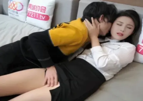 Em thư ký thiếu tiền phục vụ sếp kiếm thêm thu nhập