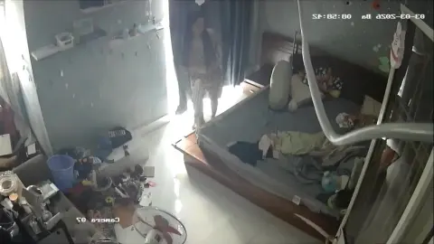 Đặt lén cammera giám sát để nhìn lồn ngắm đít chị vợ thay đồ mỗi ngày.