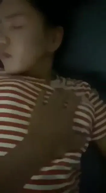 Loạn luân anh trai lén vào phòng địt con em họ nhậu say sướng vl ra