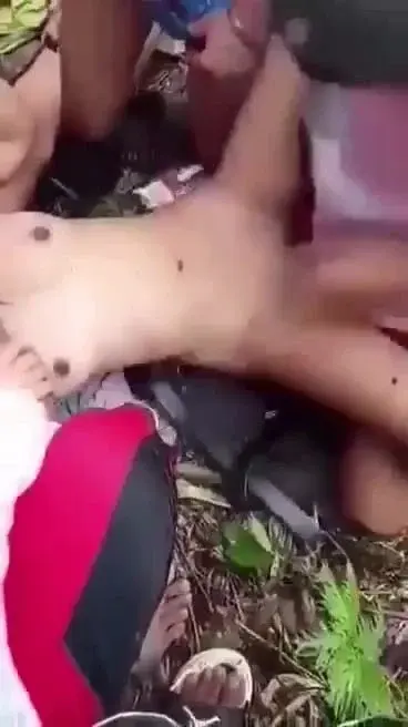 Ăn chơi lêu lỏng bỏ học em sinh viên bị đụ ở bãi đất vắng không thương tiếc.