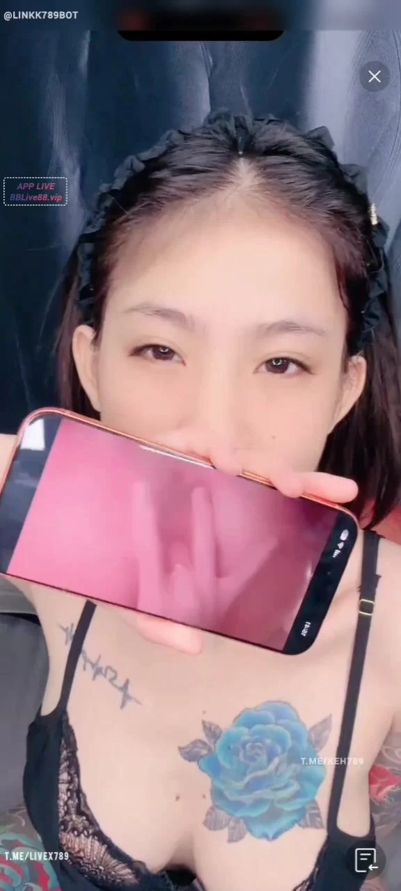 Bảo Trân idol live khoe cảnh mình móc lồn trên áp live đỉnh như thế nào.