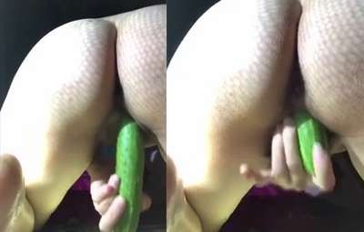 Chồng Vắng Nhà Vợ Thủ Dâm Làm Bạn Cùng Trái Dưa Leo