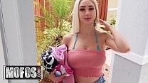 Clip tình dục của Skylar Vox với em gái trong quần ren
