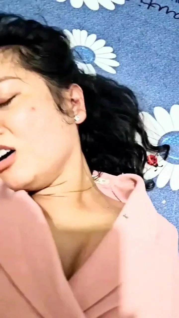 Em nhân viên bảo hiểm quằn quại chốt hợp đồng