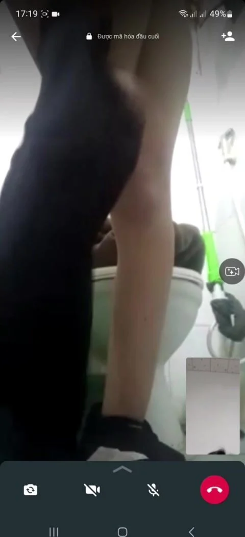 Nguyễn Thị Khánh Chi móc lồn tự sướng bắn tùm lum ae nghe em nó rên + khẩu dâm